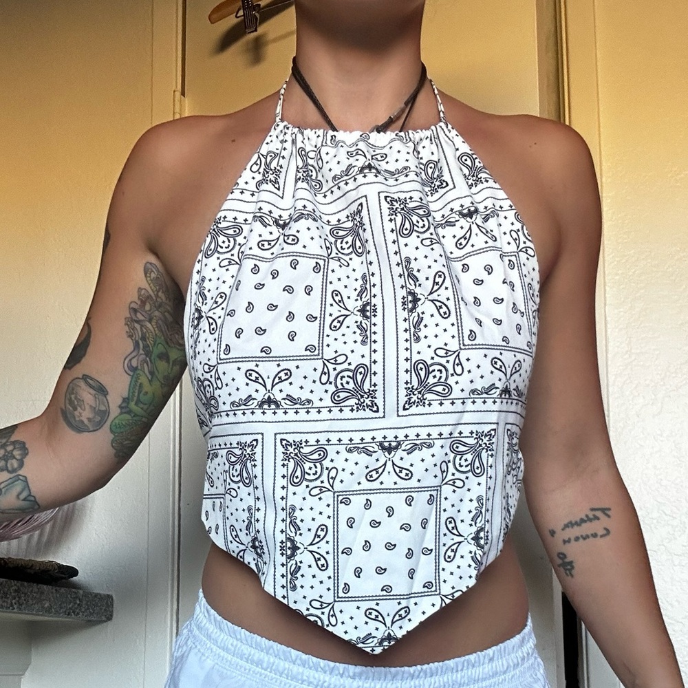 White w black pattern bandana top